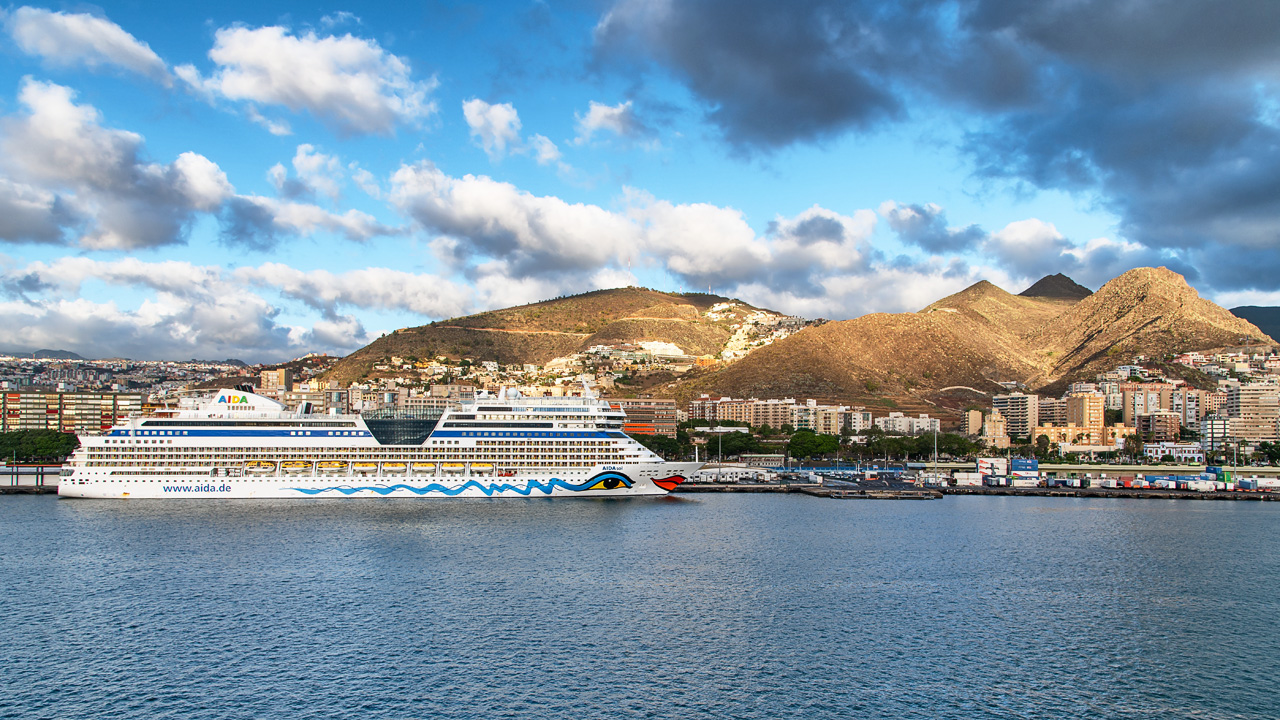 AIDAsol im Hafen von Santa Cruz de Tenerife