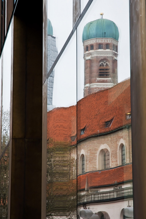 Frauenkirche (gespiegelt)