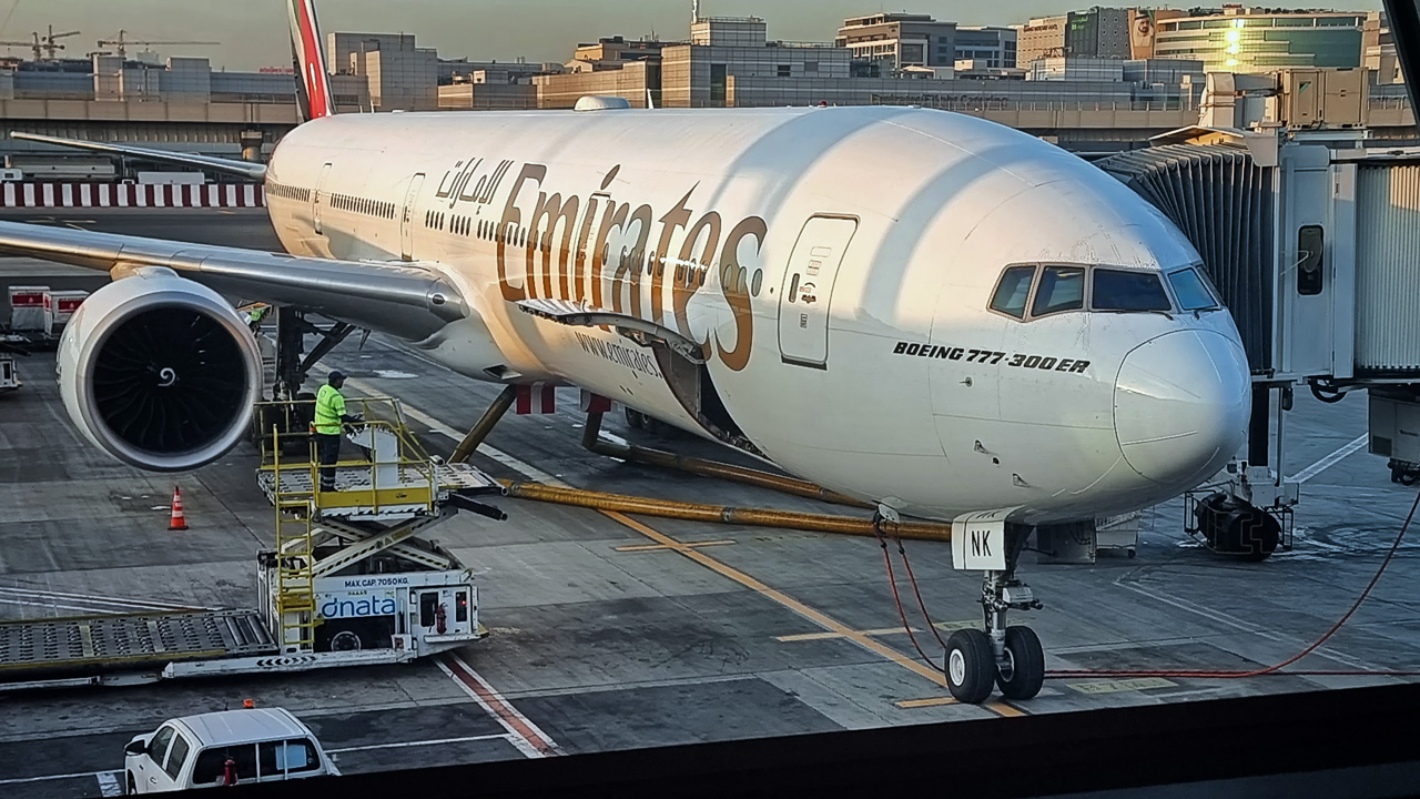 A6-ENK Emirates Boeing 777-300(ER)