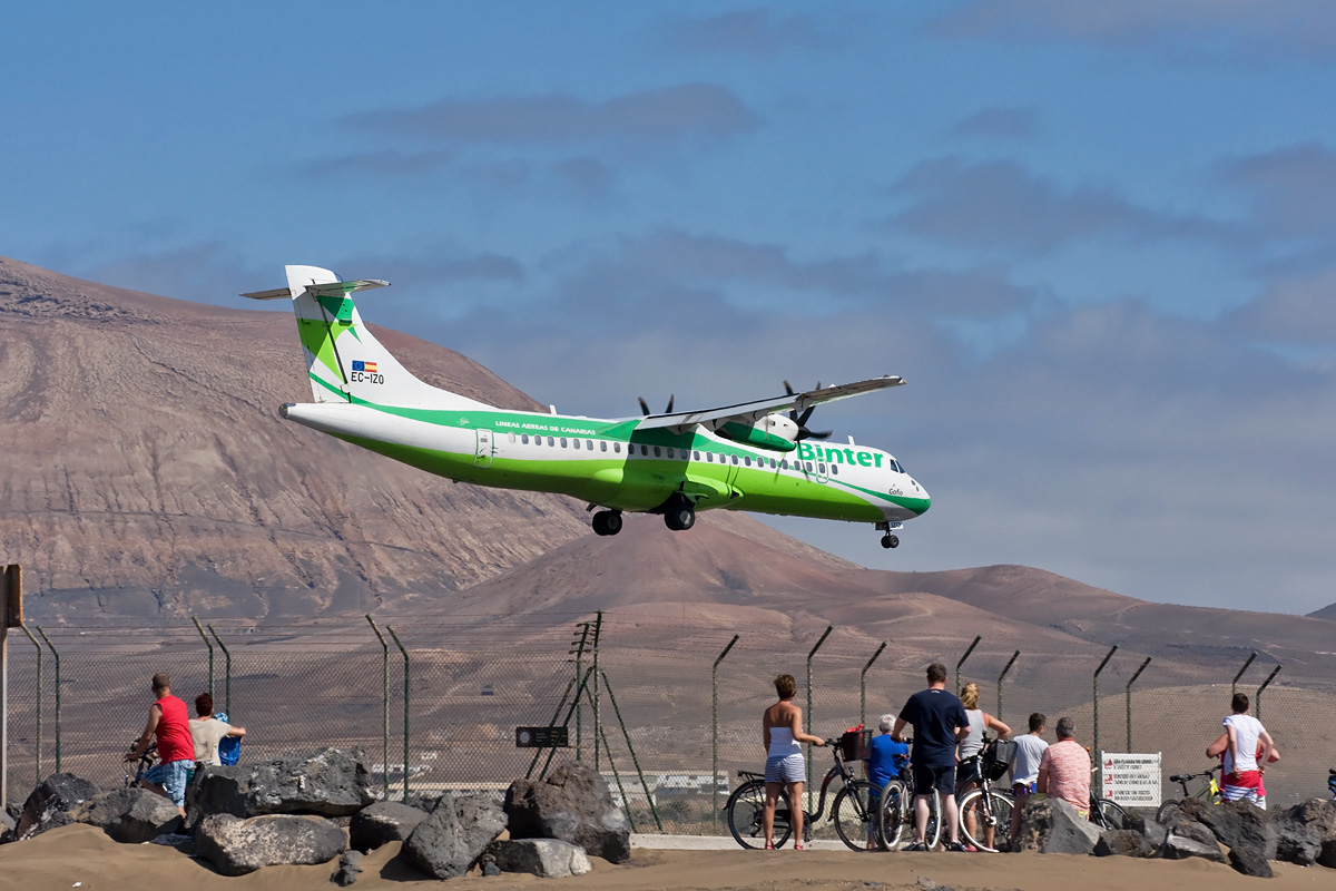 EC-IZO Binter Aerospatiale ATR-72-200