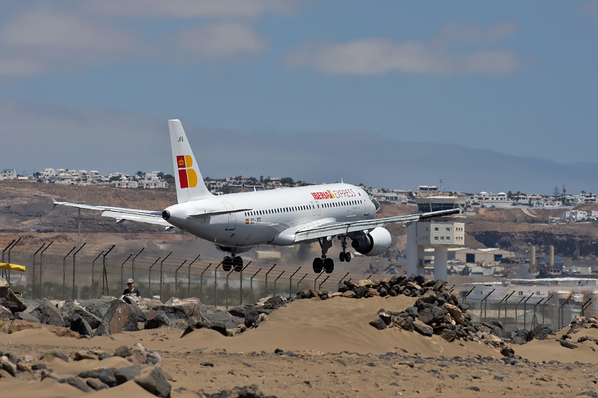 EC-JFG Iberia Express Airbus A320-200