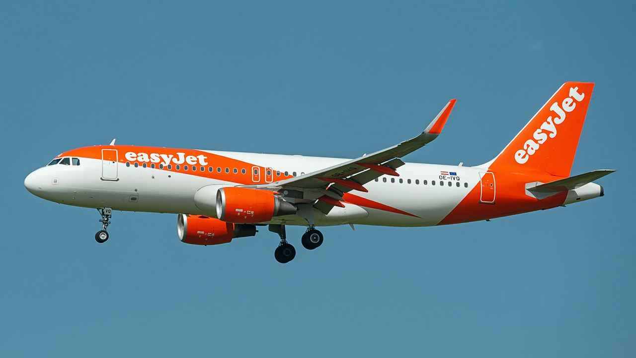 OE-IVQ EasyJet Europe Airbus A320-200/S