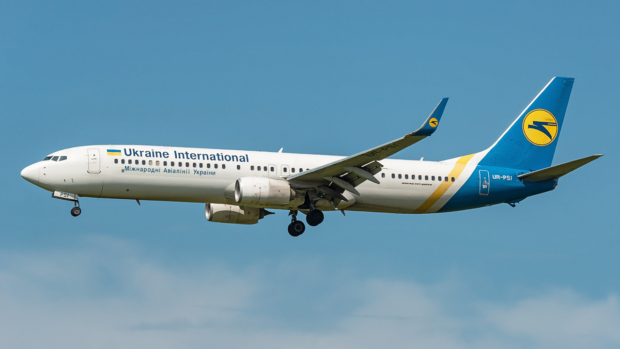 UR-PSI Ukraine International Boeing 737-900(ER)