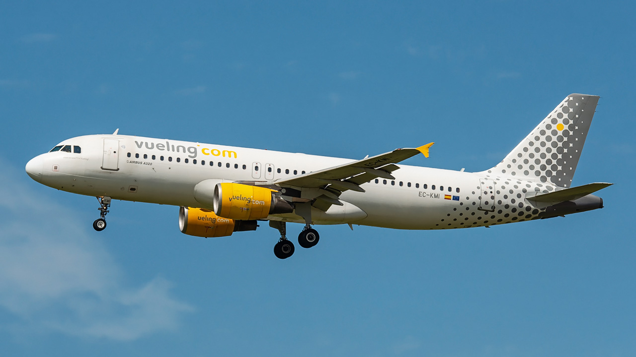 EC-KMI Vueling Airbus A320-200