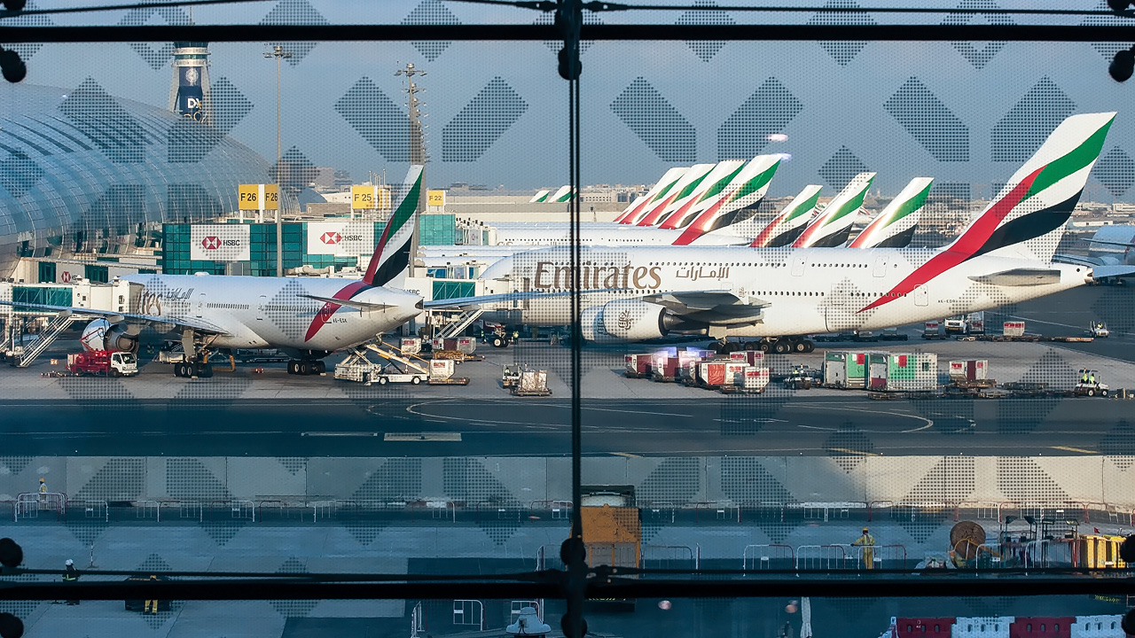 Emirates A6-EGK Boeing 777-300(ER) und A6-EDR Airbus A380-800