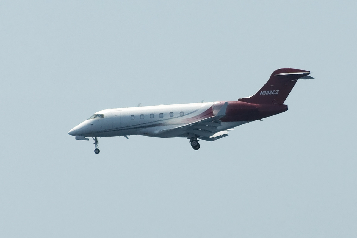 N303CZ Bombardier BD-100-1A10 Challenger 300