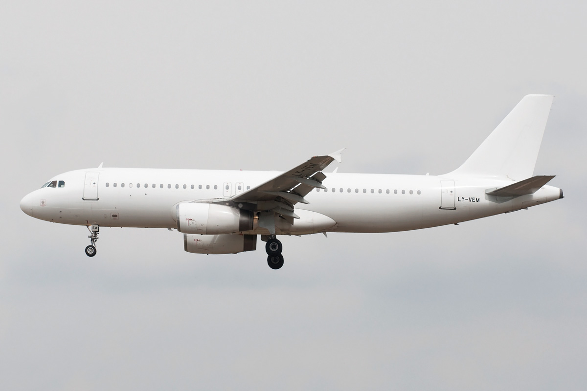 LY-VEM Vueling Airbus A320-200