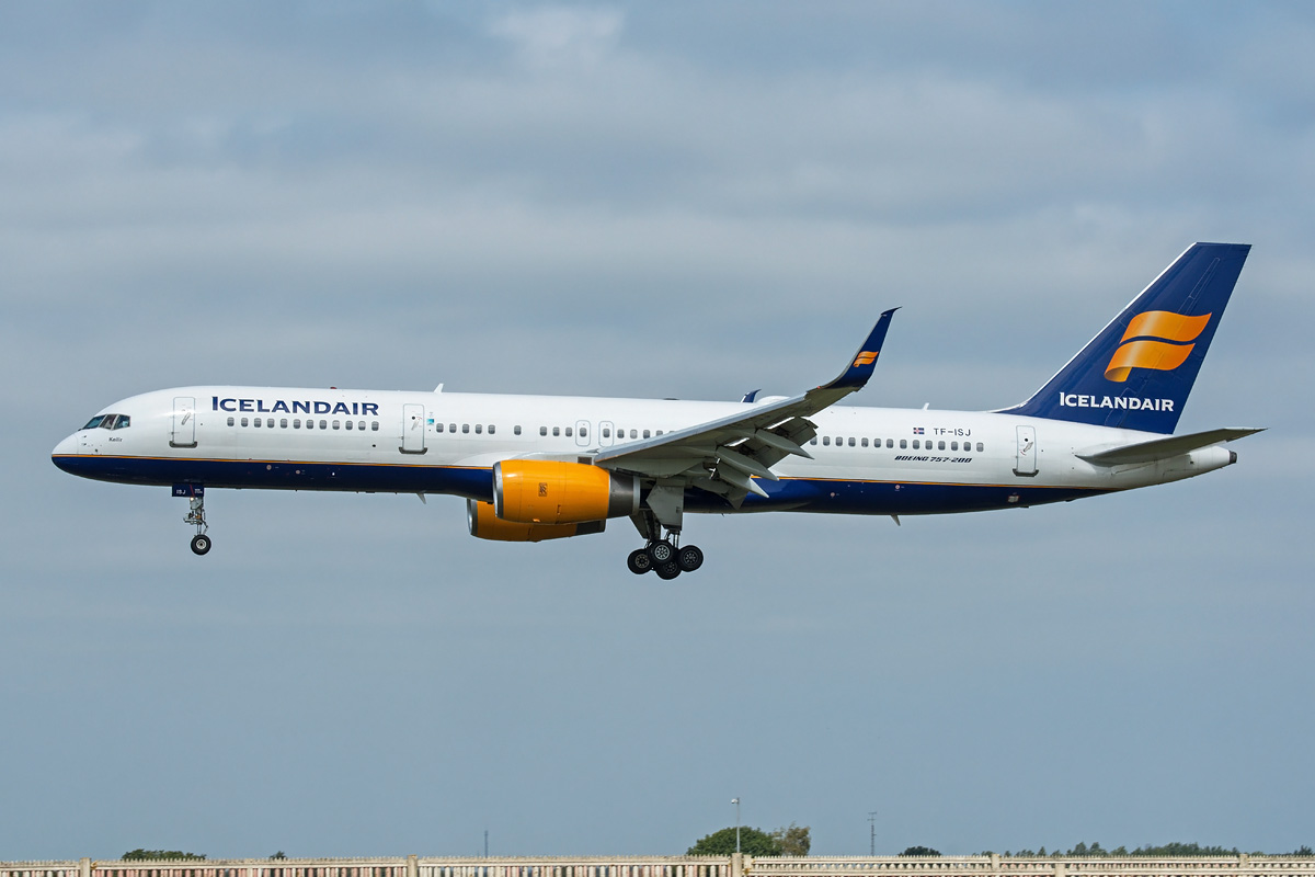 TF-ISJ Icelandair Boeing 757-200