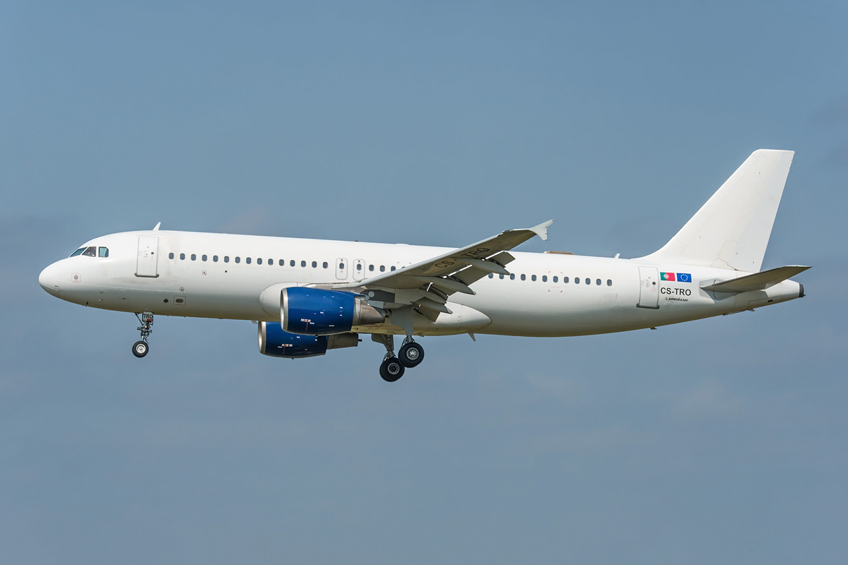 CS-TRO White Airbus A320-200