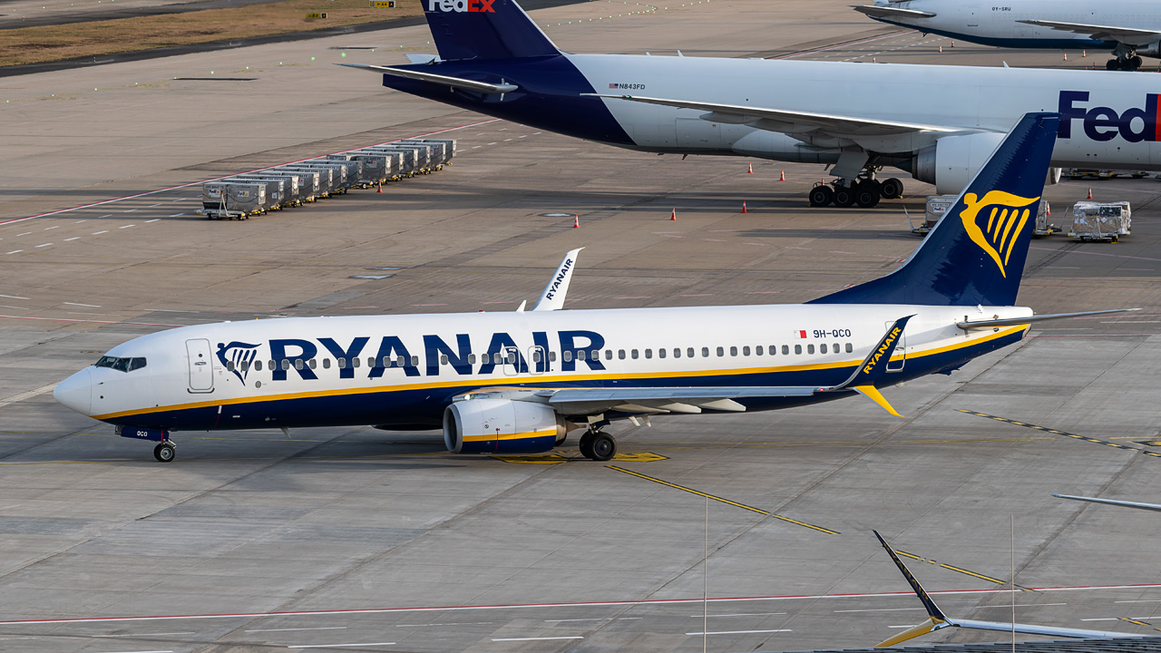 9H-QCO Ryanair (Air Malta) Boeing 737-800