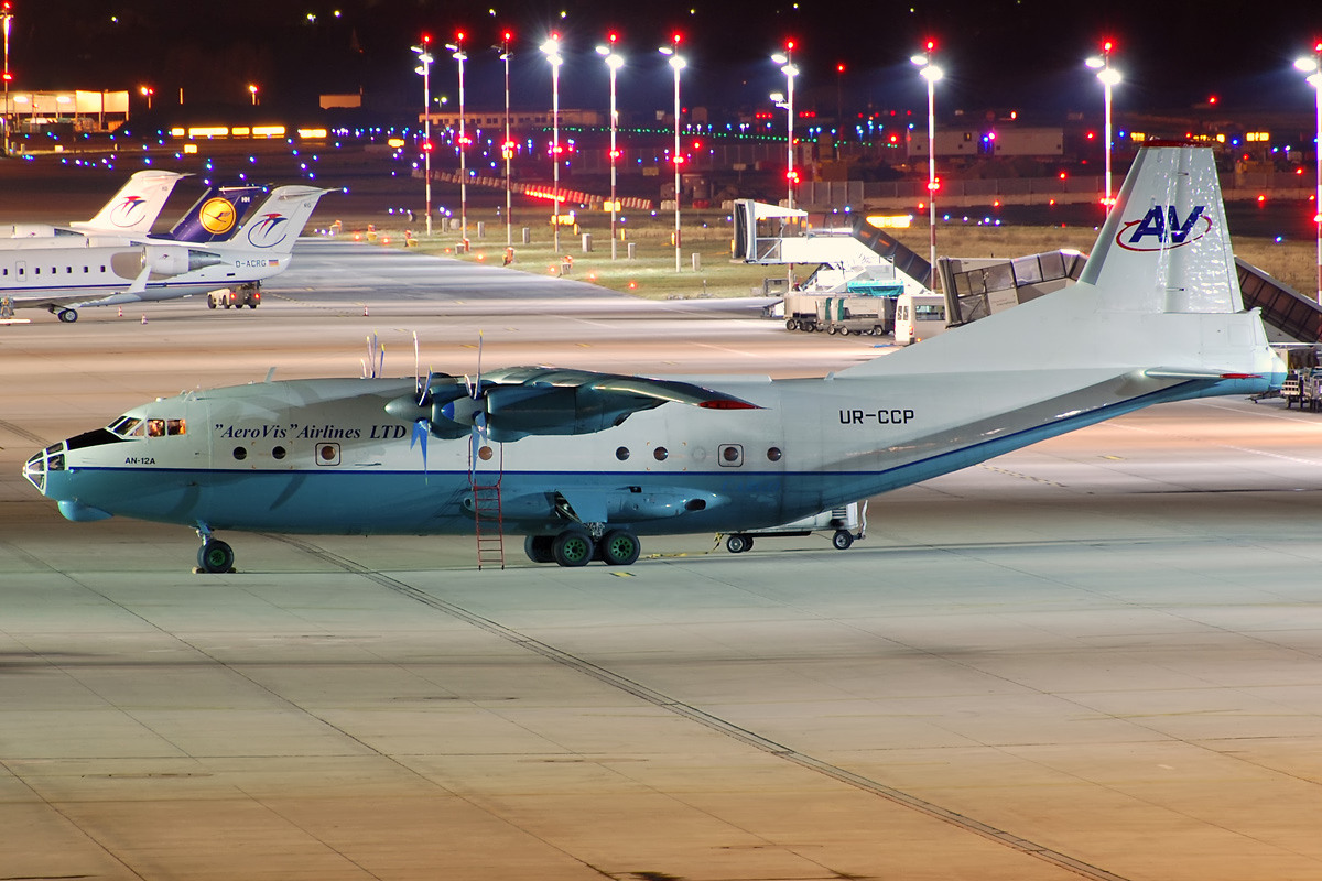 UR-CCP Aerovis Airlines Antonov An-12