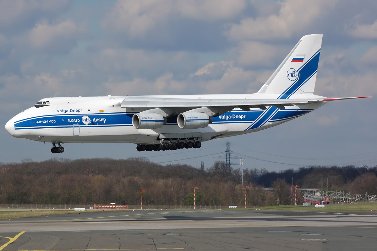 RA-82045 Volga Dnepr Antonov An-124-100