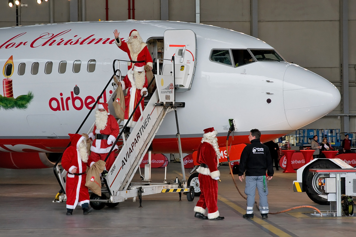 D-ABMS Air Berlin Boeing 737-800 in Christmas c/s
