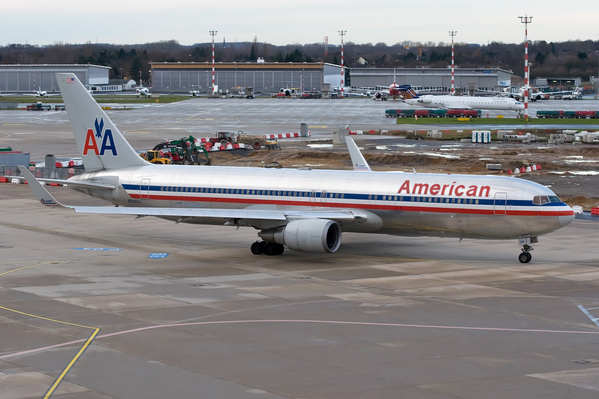 N359AA American Airlines Boeing 767-300(ER)