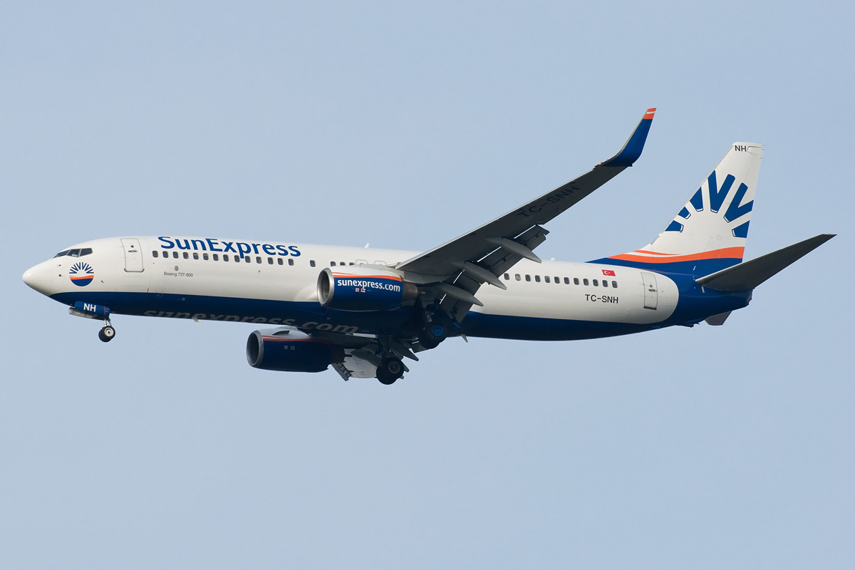 TC-SNH SunExpress Boeing 737-800
