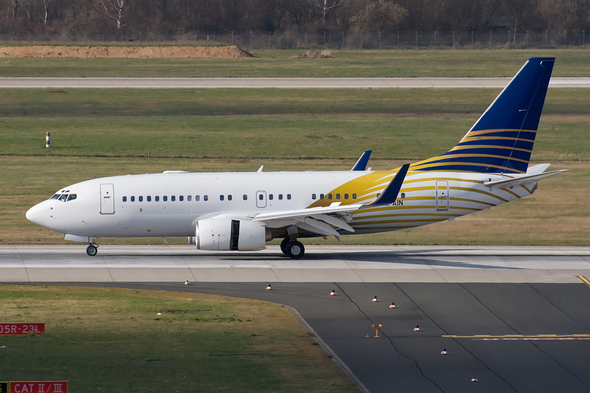 A6-AIN Royal Jet Boeing 737-700(BBJ)