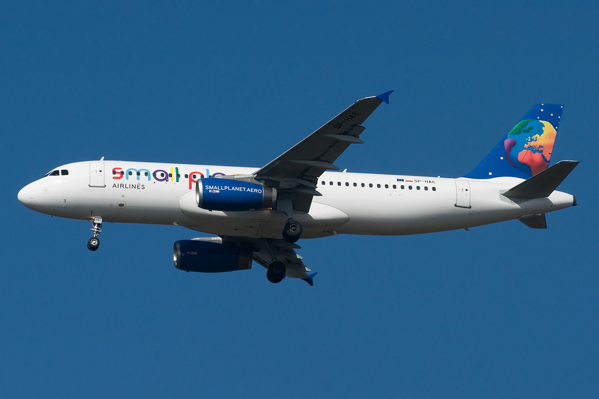 SP-HAC Small Planet Airlines Airbus A320-200