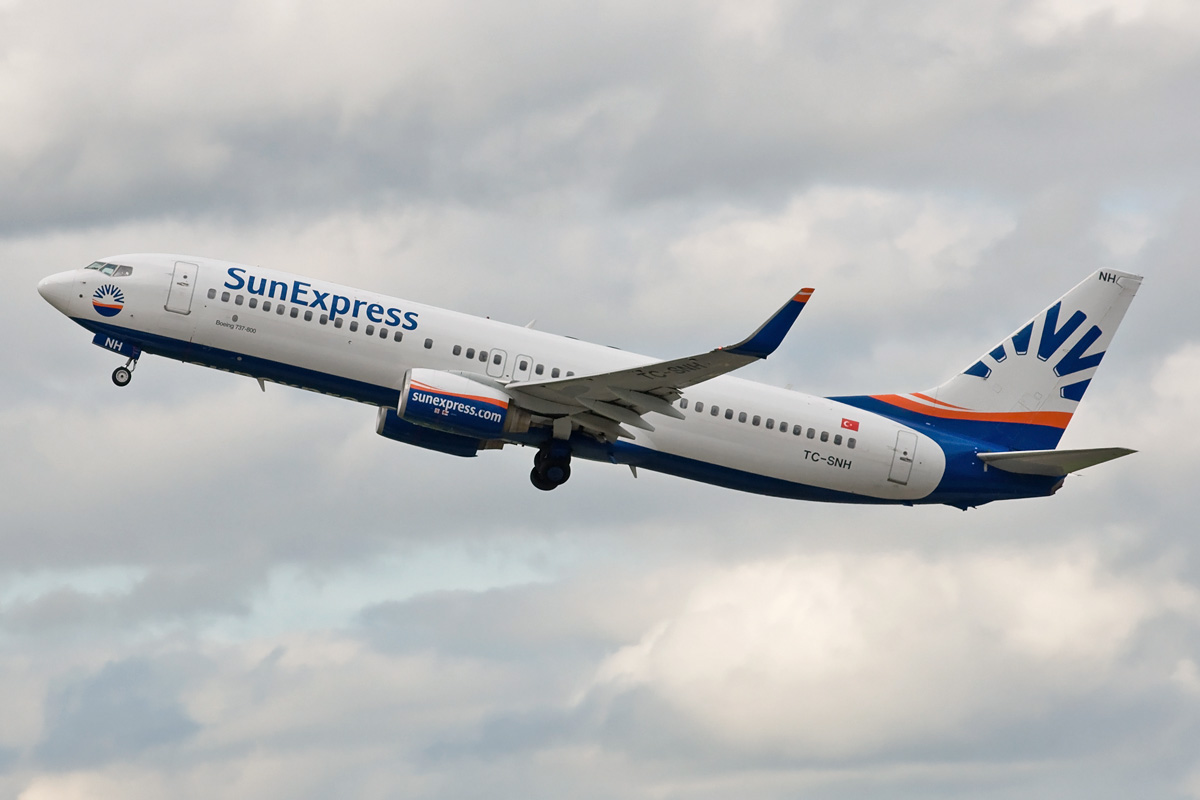 TC-SNH SunExpress Boeing 737-800