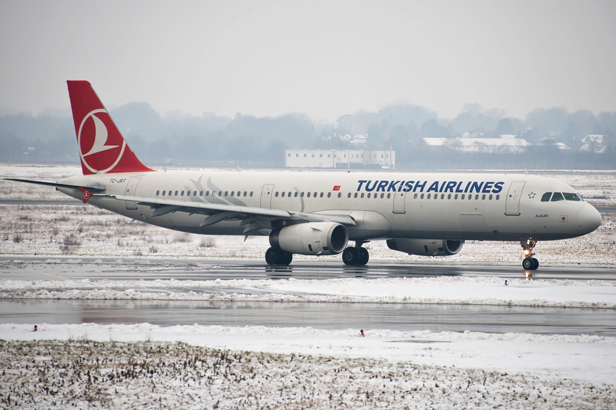 TC-JRT Turkish Airlines Airbus A320-200