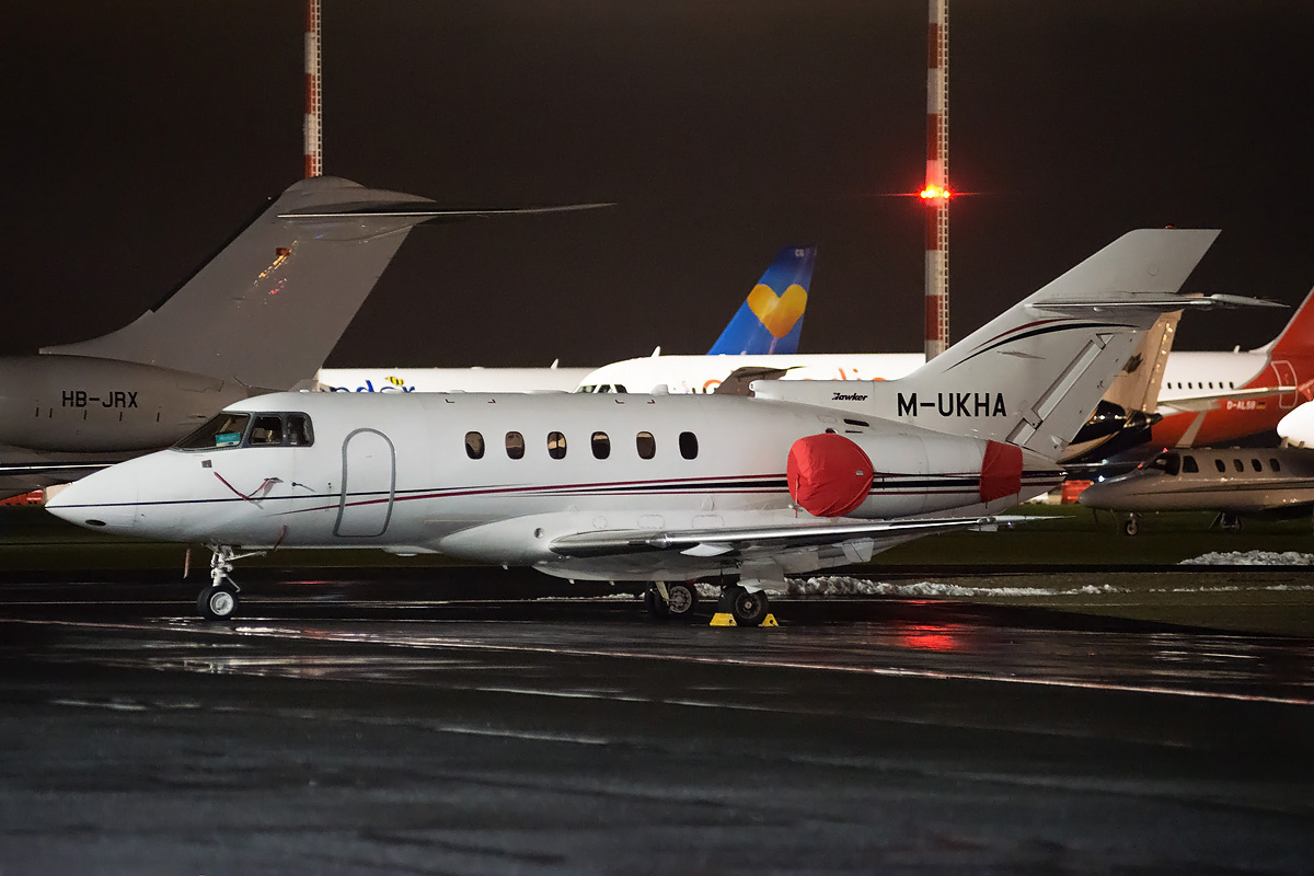 M-UKHA Private Hawker 800XP