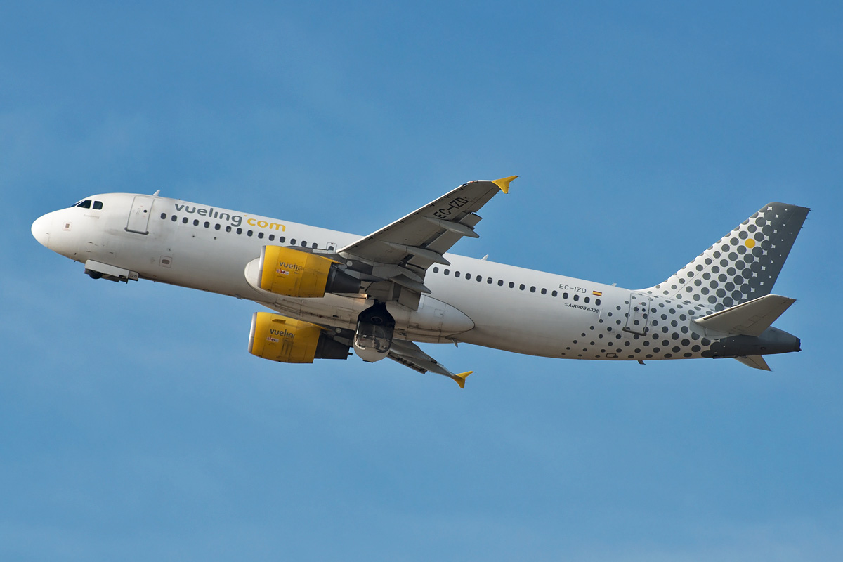 EC-IZD Vueling Airbus A320-200