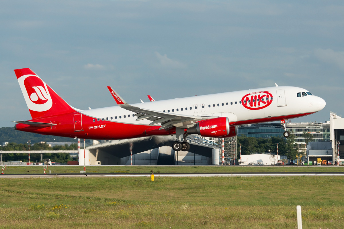 OE-LEY Niki Airbus A320-200