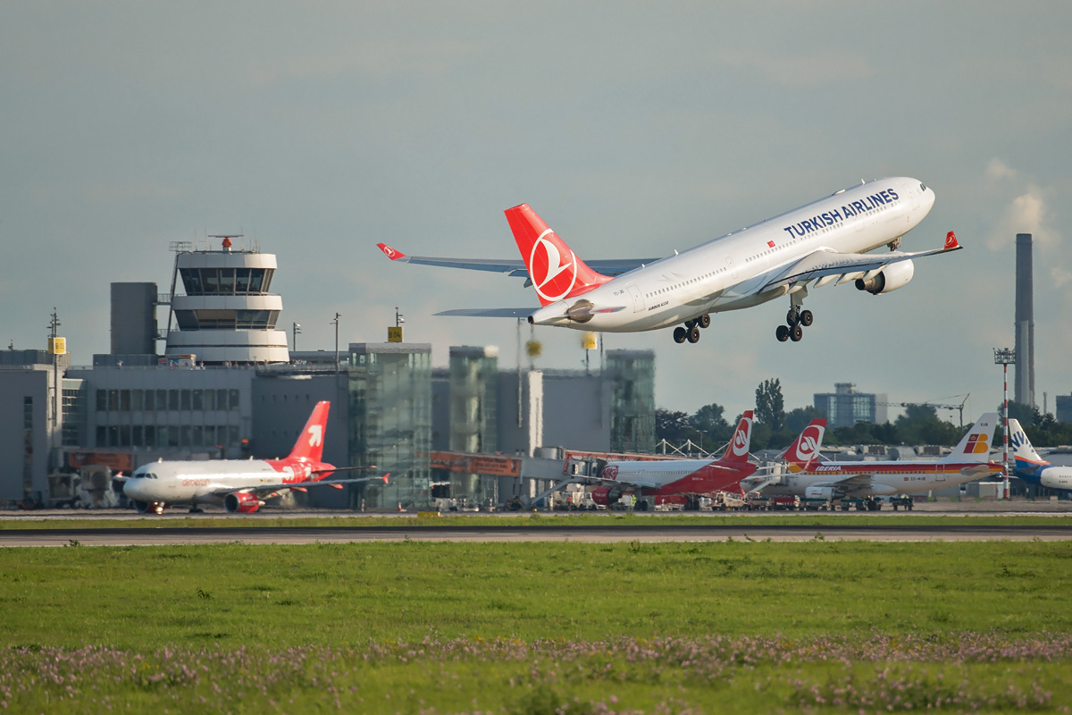 TC-JIO Turkish Airlines Airbus A330-200