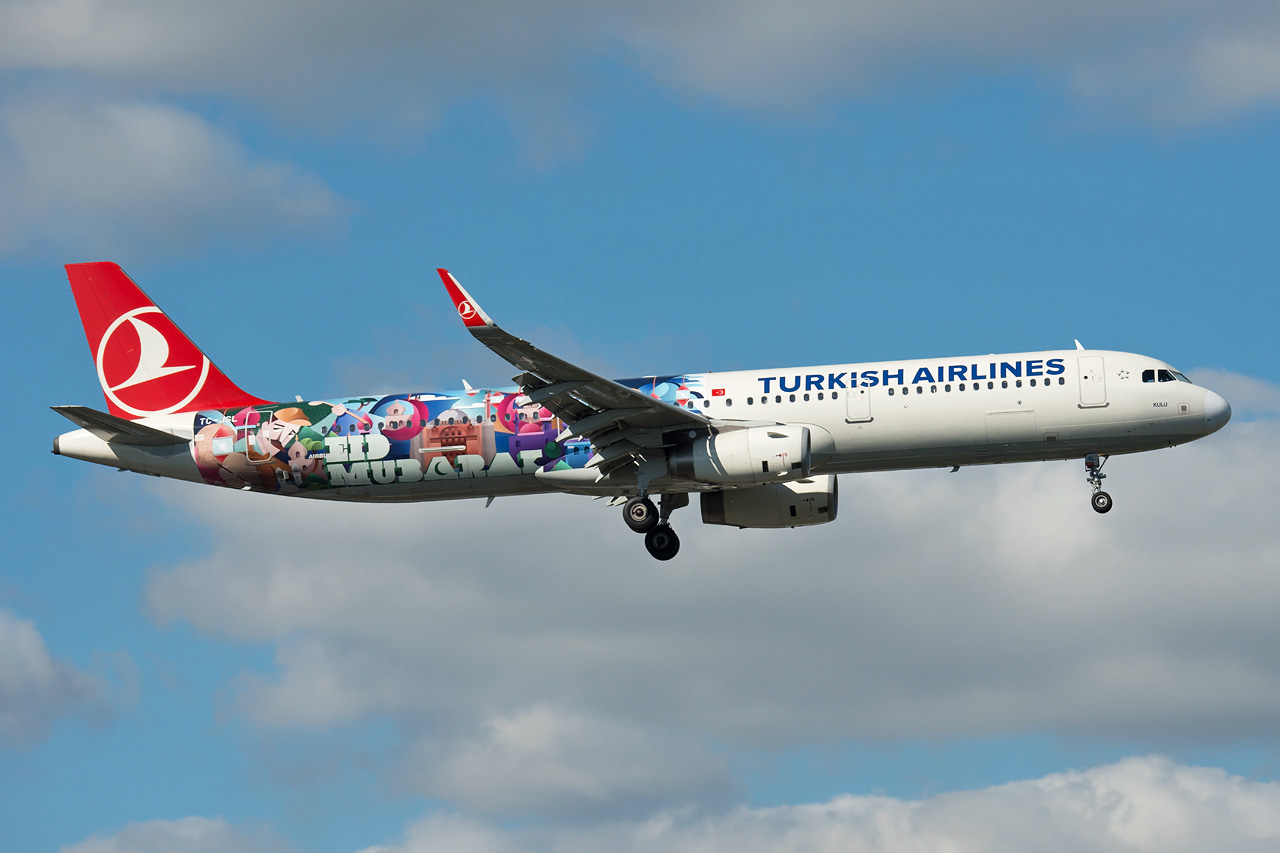 TC-JSL Turkish Airlines Airbus A321-200/S