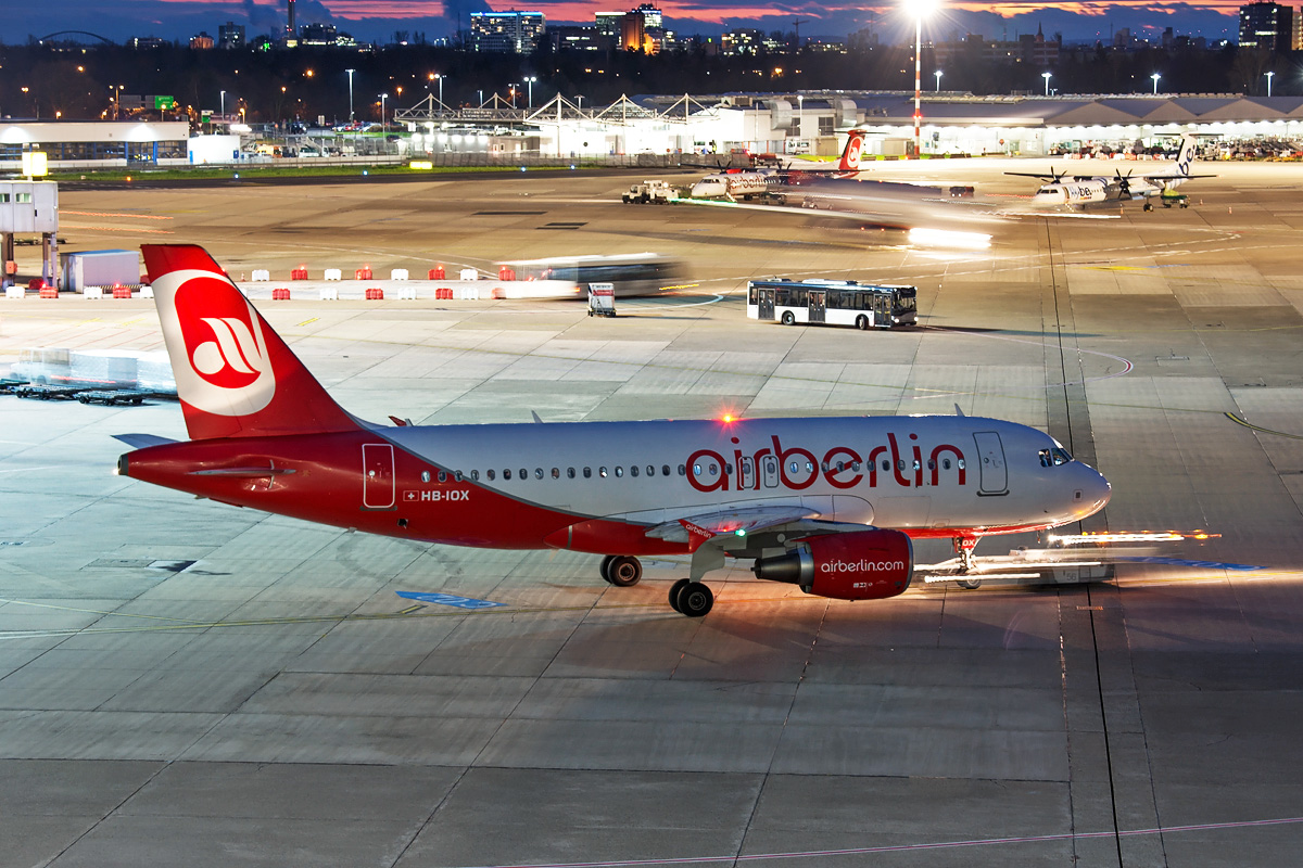 HB-IOX Air Berlin (Belair) Airbus A319-100