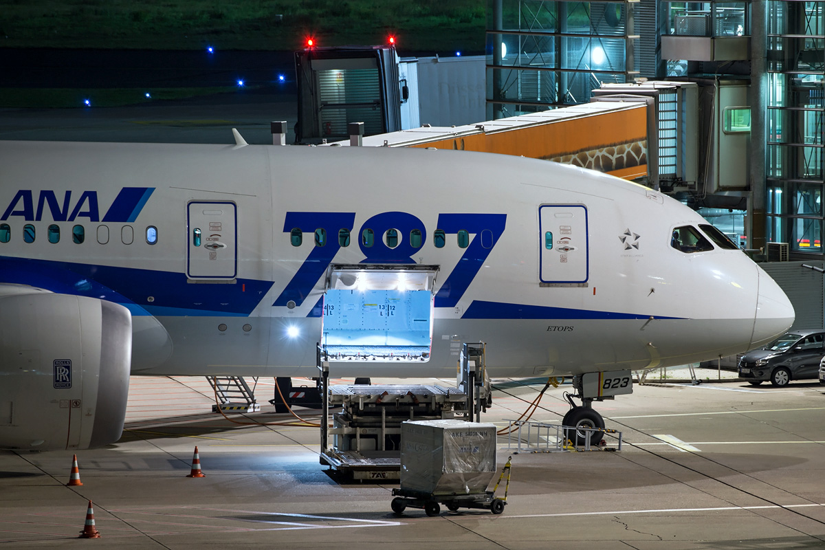 JA823A All Nippon Airways (ANA) Boeing 787-8 Dreamliner