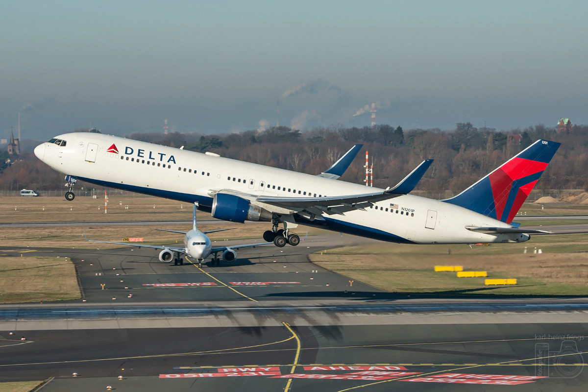 N1201P Delta Airlines Boeing 767-300(ER)