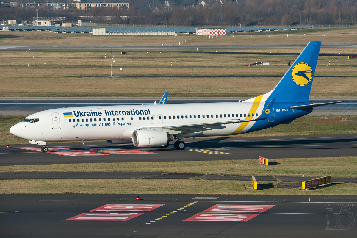 UR-PSU Ukraine International Boeing 737-800