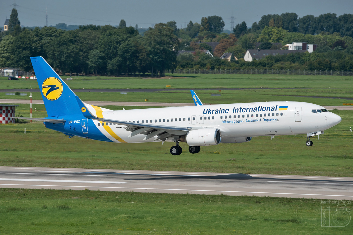UR-PSX Ukraine International Boeing 737-800