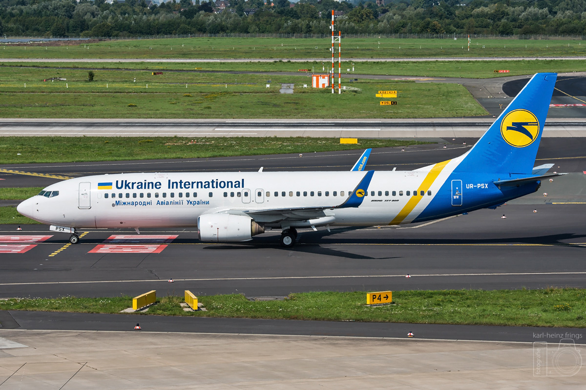 UR-PSX Ukraine International Boeing 737-800