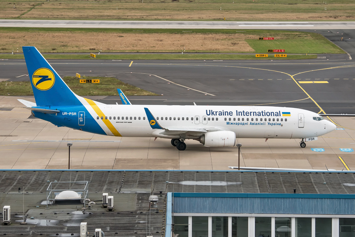 UR-PSR Ukraine International Airlines Boeing 737-800
