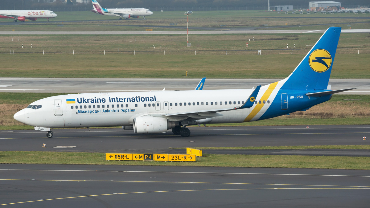 UR-PSU Ukraine International Airlines Boeing 737-800