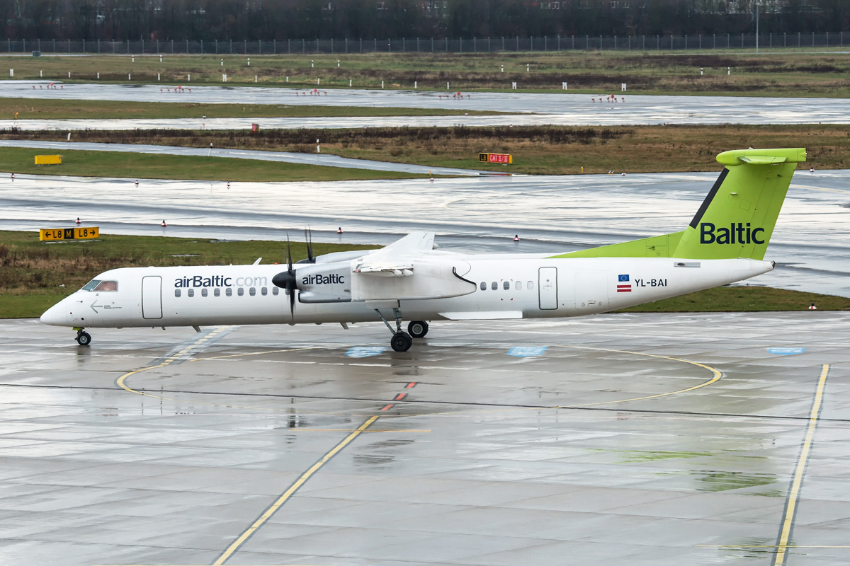 YL-BAI Air Baltic Bombardier DHC-8-400Q