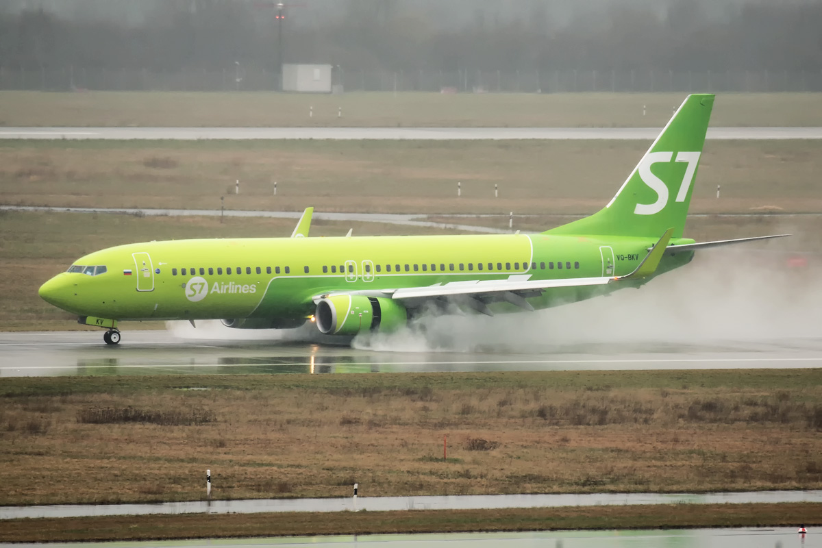 VQ-BKV S7 Airlines Boeing 737-800