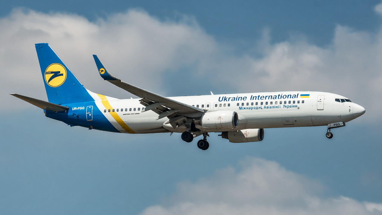 UR-PSG Ukraine International Airlines Boeing 737-800