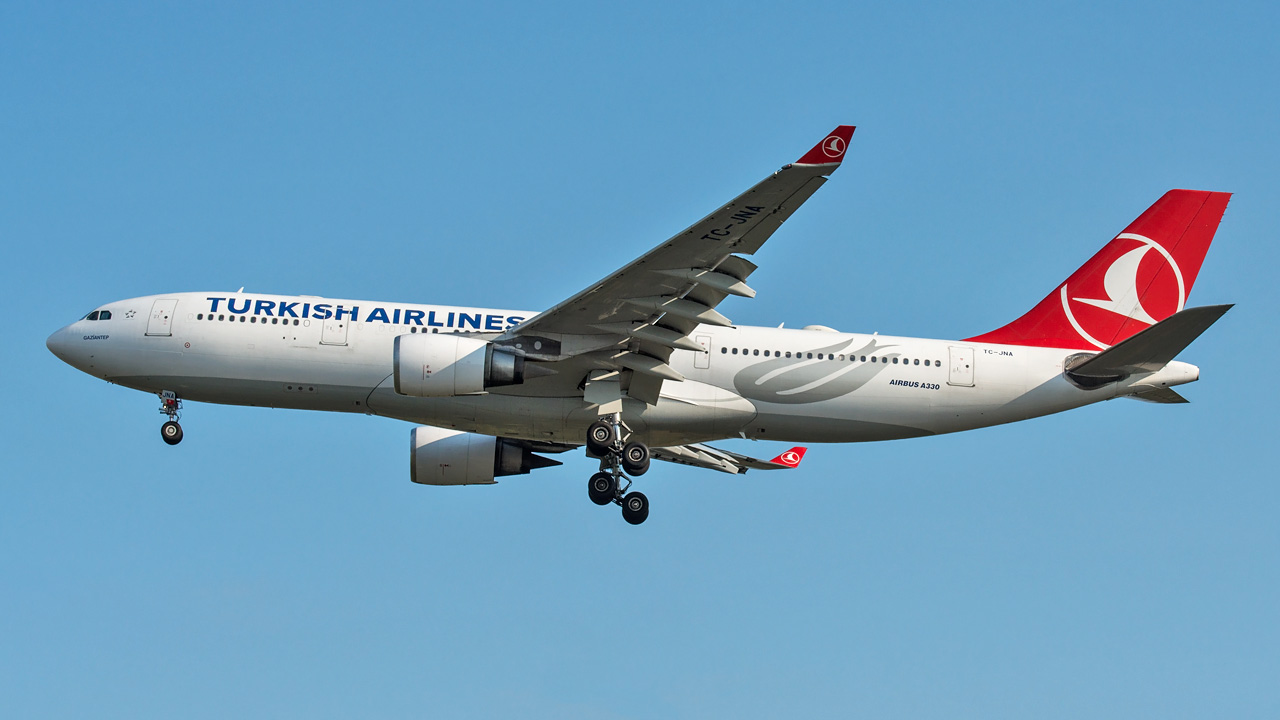 TC-JNA Turkish Airlines Airbus A330-200