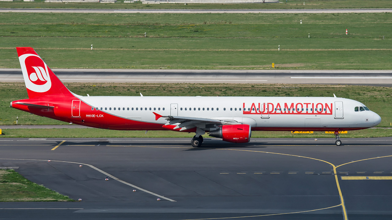 OE-LCK Laudamotion Airbus A321-200