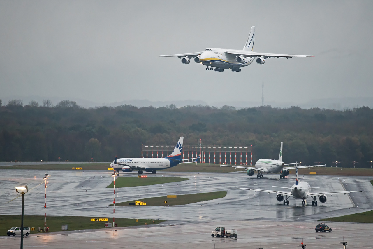 UR-82072 Antonov Design Bureau Antonov An-124-100