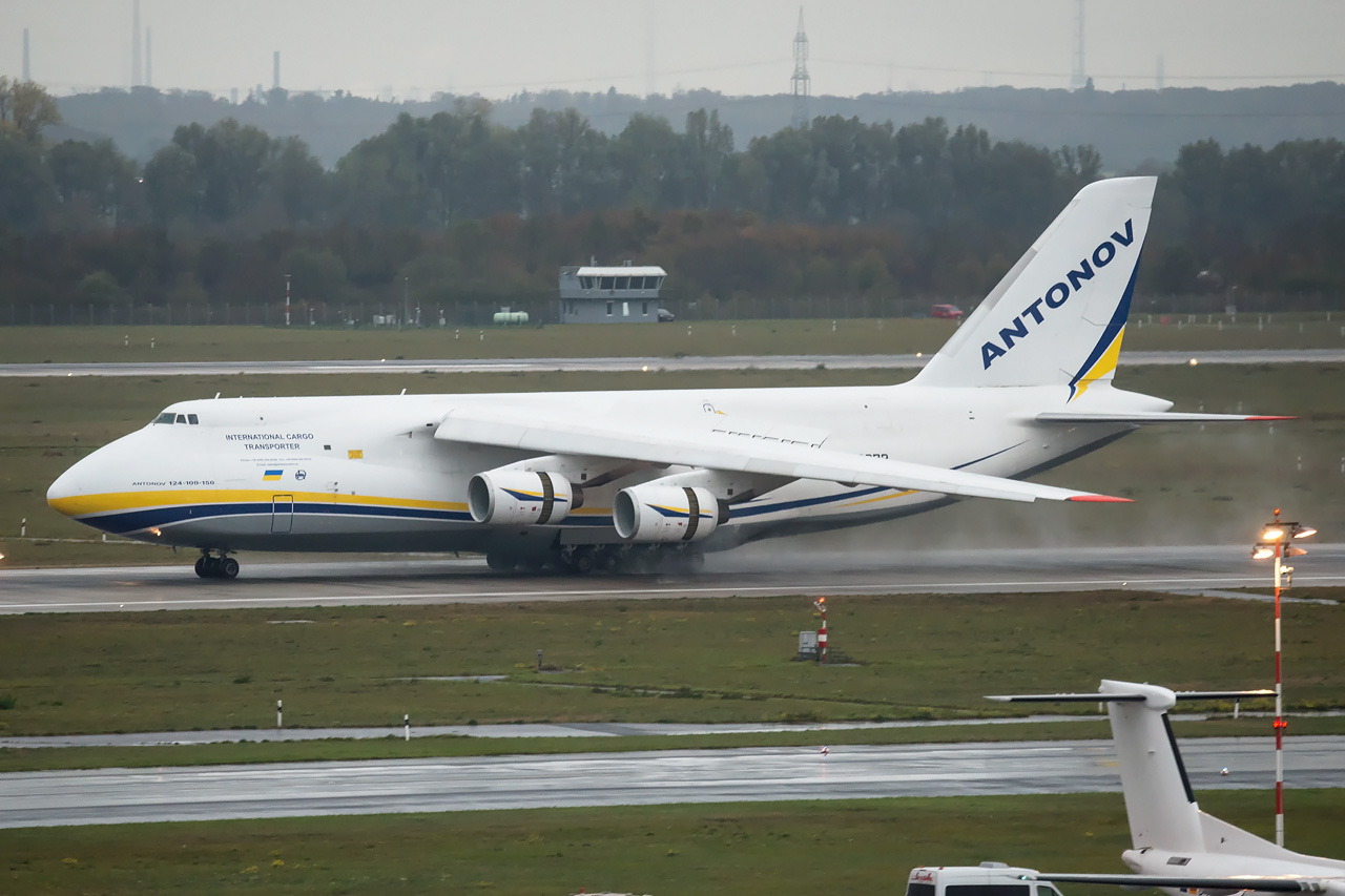 UR-82072 Antonov Design Bureau Antonov An-124-100