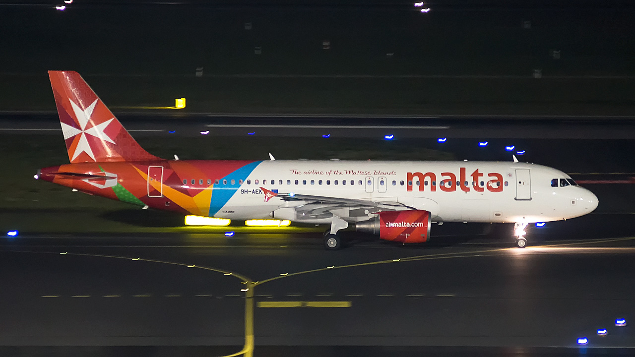 9H-AEK Air Malta Airbus A320-200