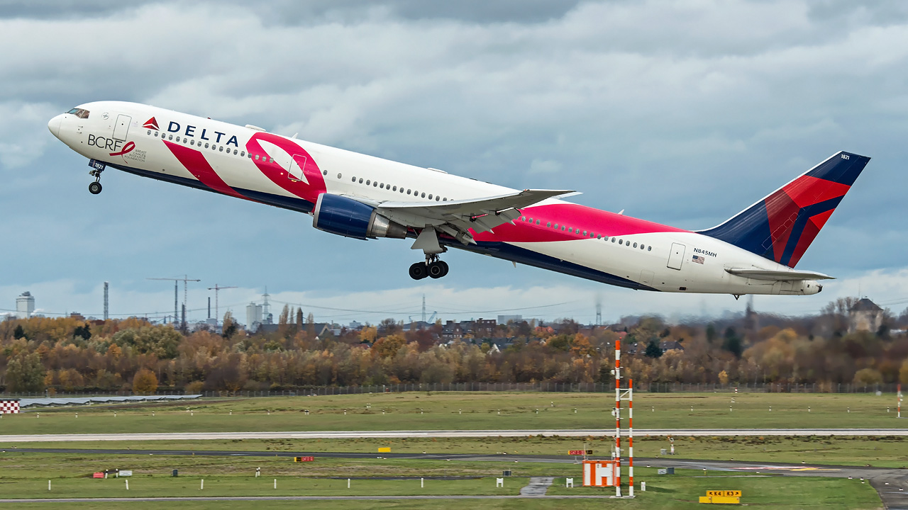 N845MH Delta Airlines Boeing 767-400(ER)