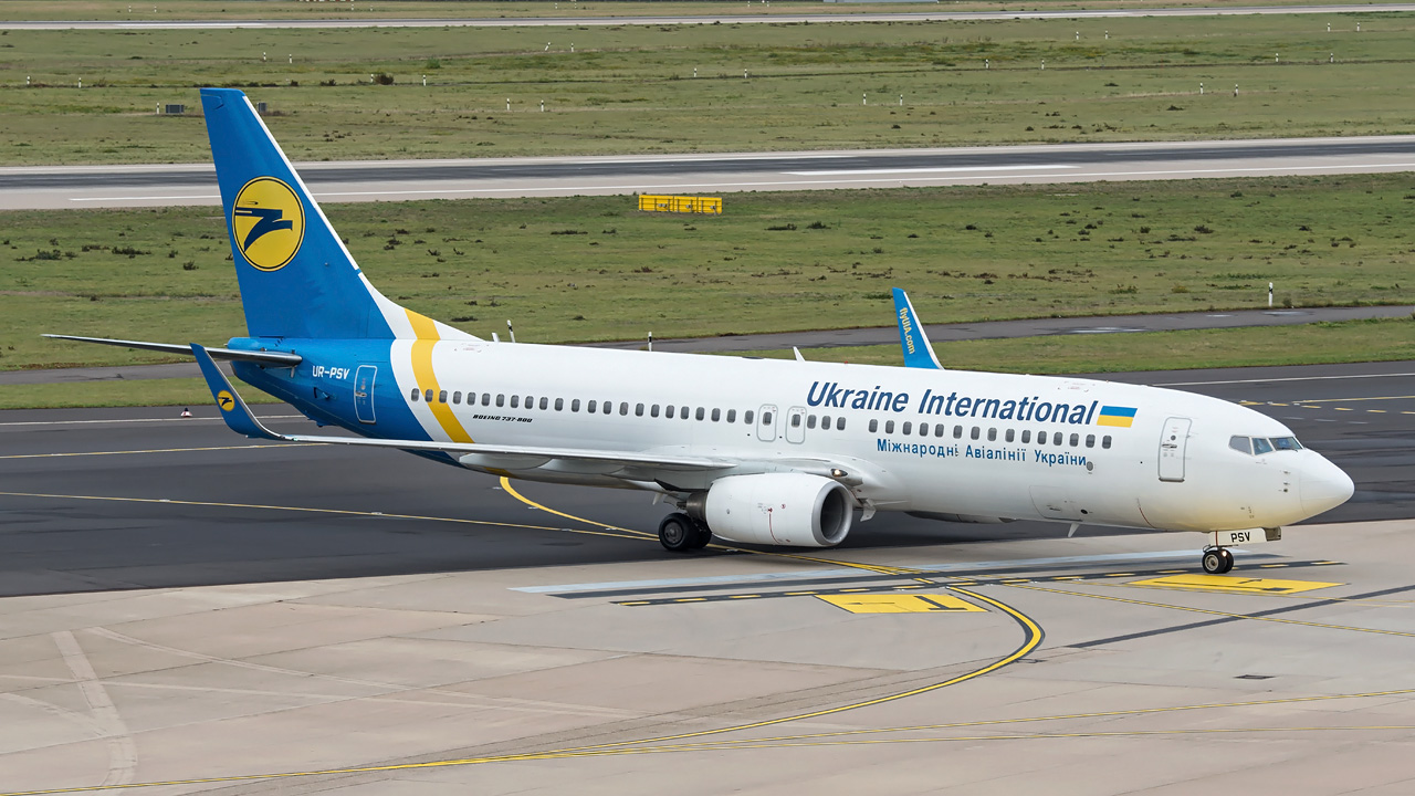UR-PSV Ukraine International Boeing 737-800