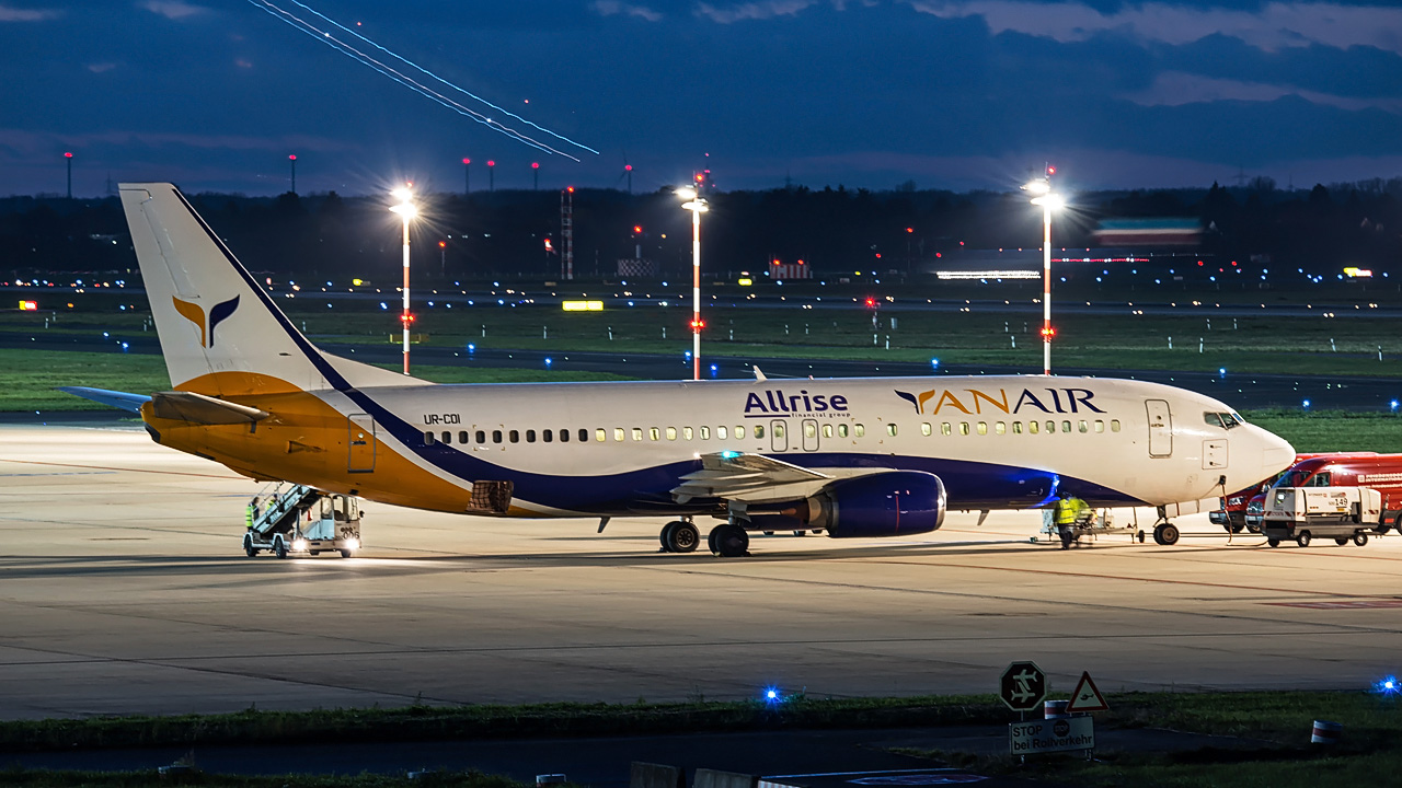 UR-COI YanAir Boeing 737-400