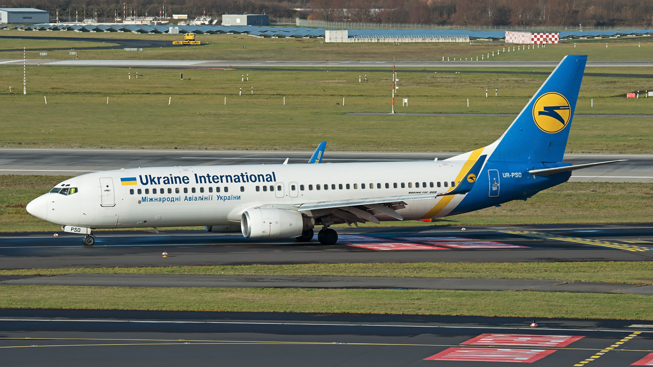 UR-PSO Ukraine International Boeing 737-800