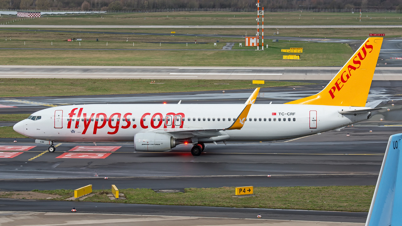 TC-CRF Pegasus Airlines Boeing 737-800