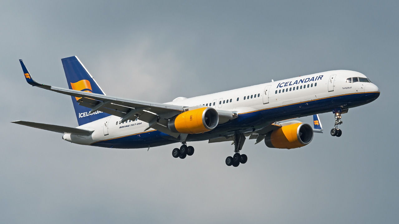 TF-ISY Icelandair Boeing 757-200